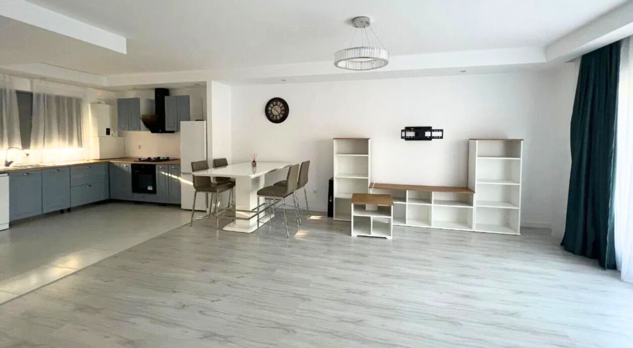 Casă înșiruită 3 camere de închiriat ansamblul Rezidențial Cosmopolis - Poză 1