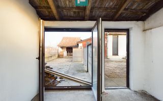 Casă generoasă în Periam județ Timiș - Poză 12