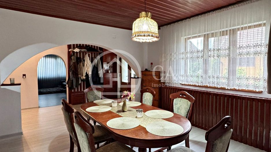 Casă de vânzare cu 4 camere si teren de 1000 mp in Salard, Bihor - Poză 9