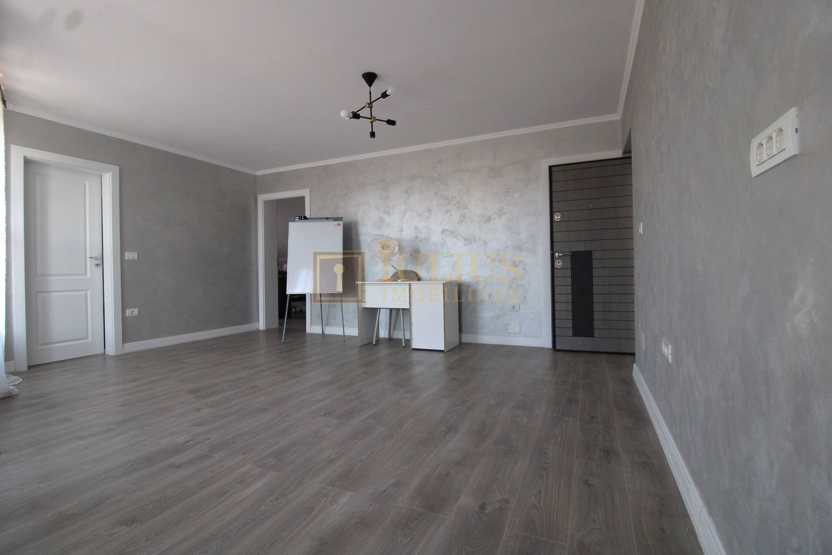 Curte, 4 apartamente, 8 camere, perfectă pt activități educaționale-Dumbravita - Poză 13