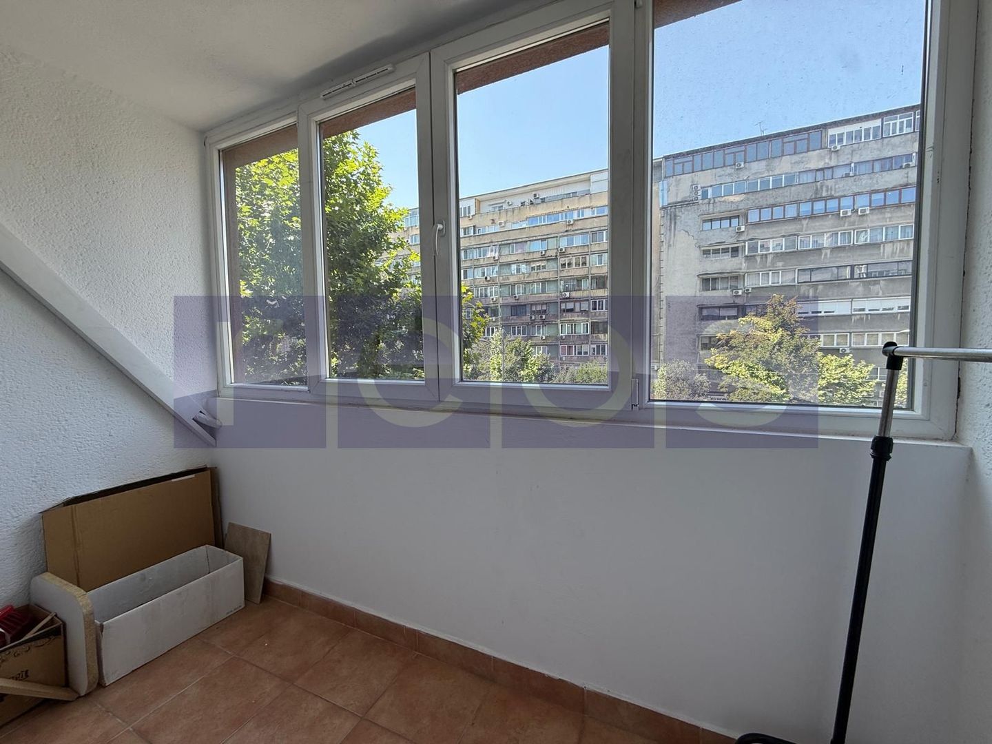 De inchiriat apartament 2 camere vedere Bd Magheru recent renovat - Poză 11
