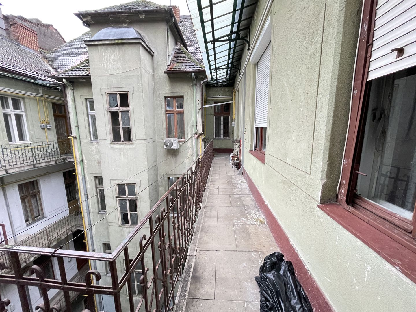 Apartament in zona centrala - Poză 1