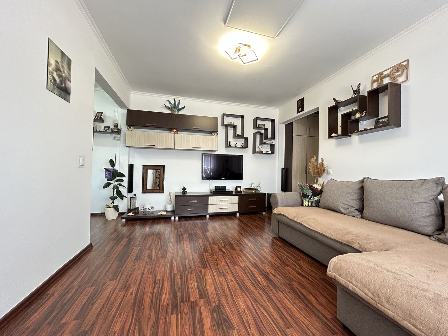 Apartament cu 3 camere Piata CET mobilat utilat modern - super pret - Poză 1