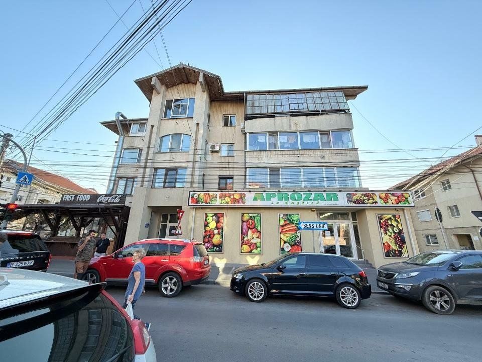 Spaţiu comercial de închiriat â€“ Central Otopeni, acces direct din DN1 - Poză 1