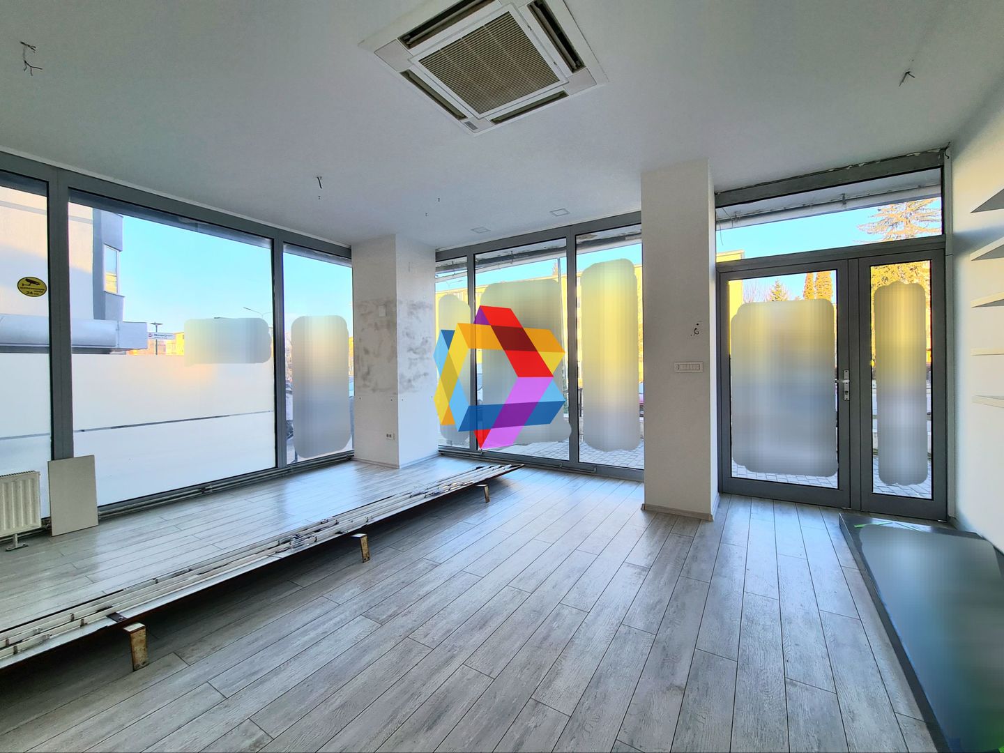 Spatiu comercial de închiriat Brasov - 100 mp # spatii-comerciale-brasov.ro - Poză 1