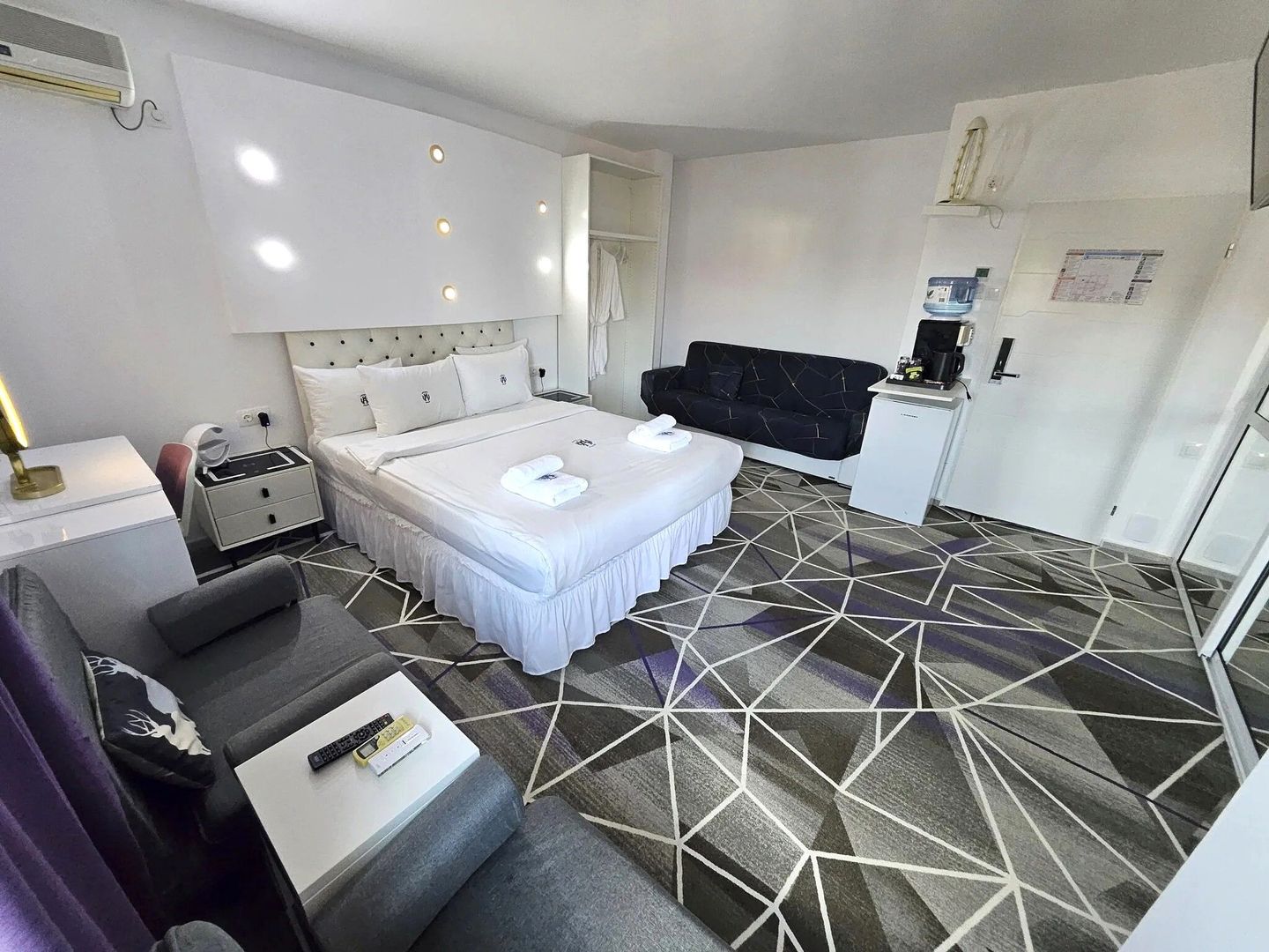 Hotel boutique | Pretabil cămin seniori, centru recuperare | Otopeni - Poză 2