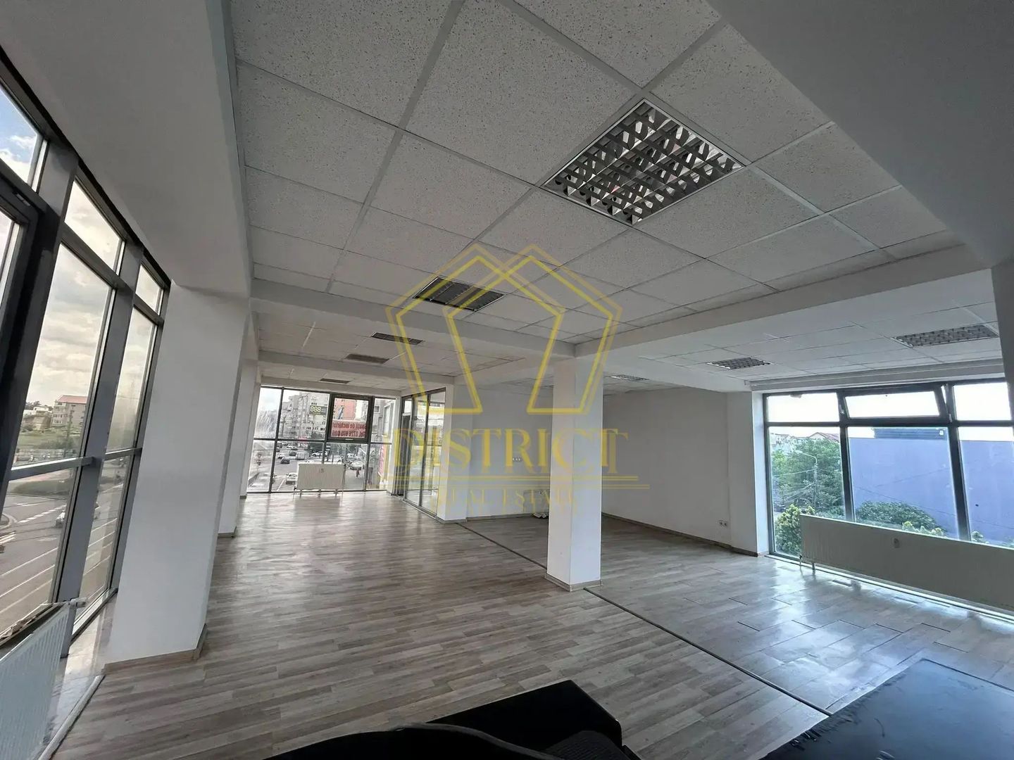 Spatiu birou renovat luminos cladire birouri I Simion Barnutiu - Poză 2