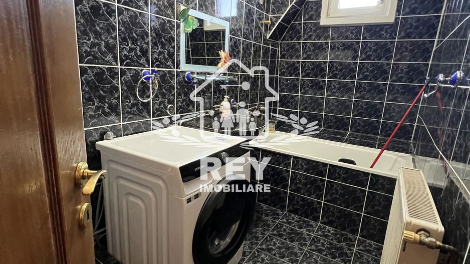 De vanzare- Apartament 3 camere str Luptei - Poză 4