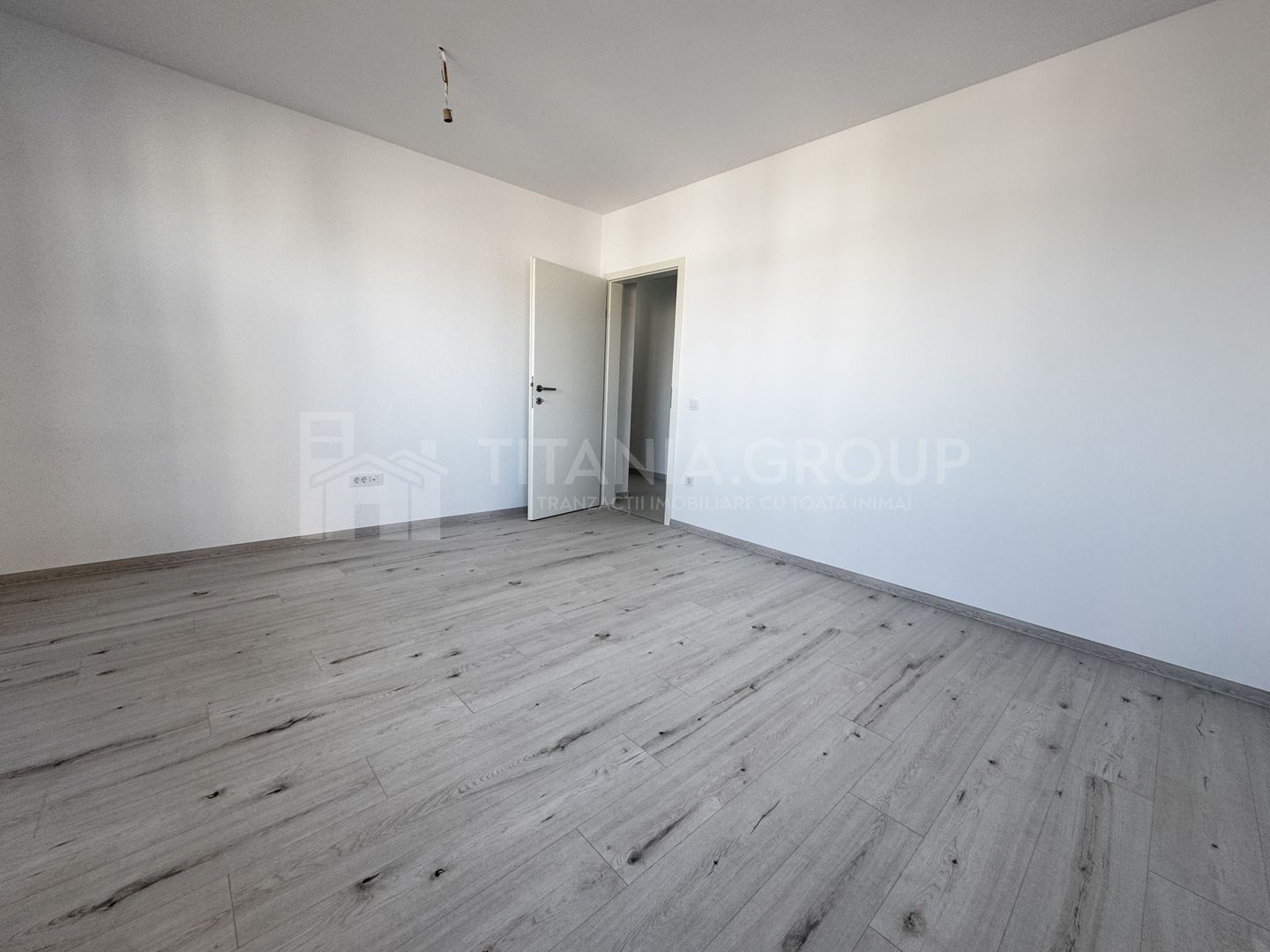 Apartament nemobilat, 3 camere, 2 băi, parcare, boxă, Casa Nobel Coresi - Poză 4