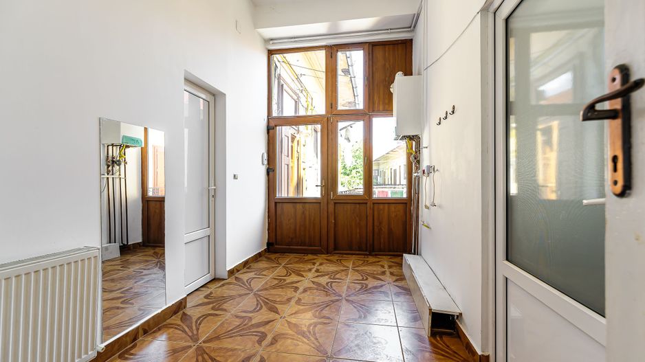 Apartament ultracentral cu 9 camere Arad - Poză 10