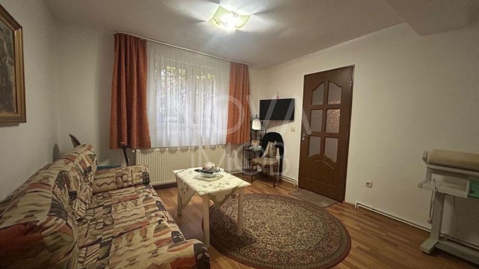 Casa de vanzare 200 mp cu spatiu comercial la parter, strada Lunga - Poză 4