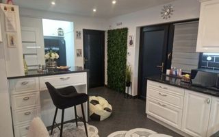 vila ,casa centru Sorogari langa parc,lac 200 m de lac Aroneanu - Poză 6