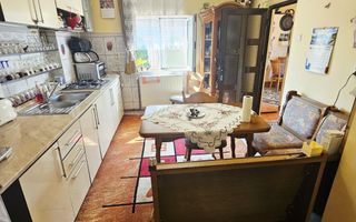 🏡 Casă spațioasă cu 9 camere în Strejnicu – pentru locuință, birouri - Poză 84