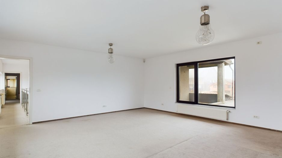 Vilă de lux cu două locuințe, în Dumbrăvița – Locație Excelentă! - Poză 23