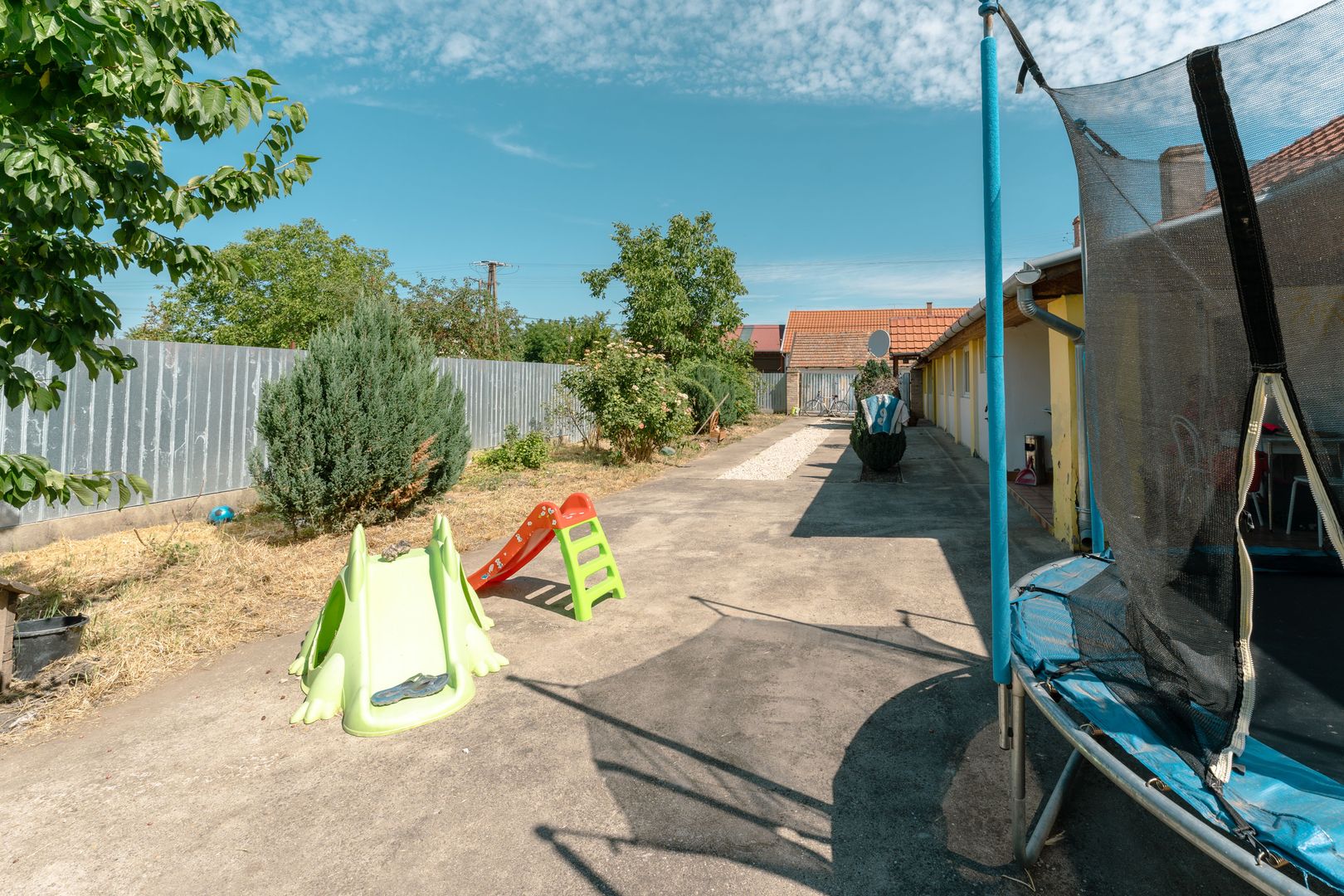 Casă cu teren 3332mp în Bătania - Poză 20