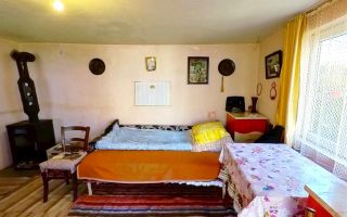 Casa traditionala+ domeniu de 2.900 mp,livada, anexe:refugiu apreciabil Craiesti - Poză 4