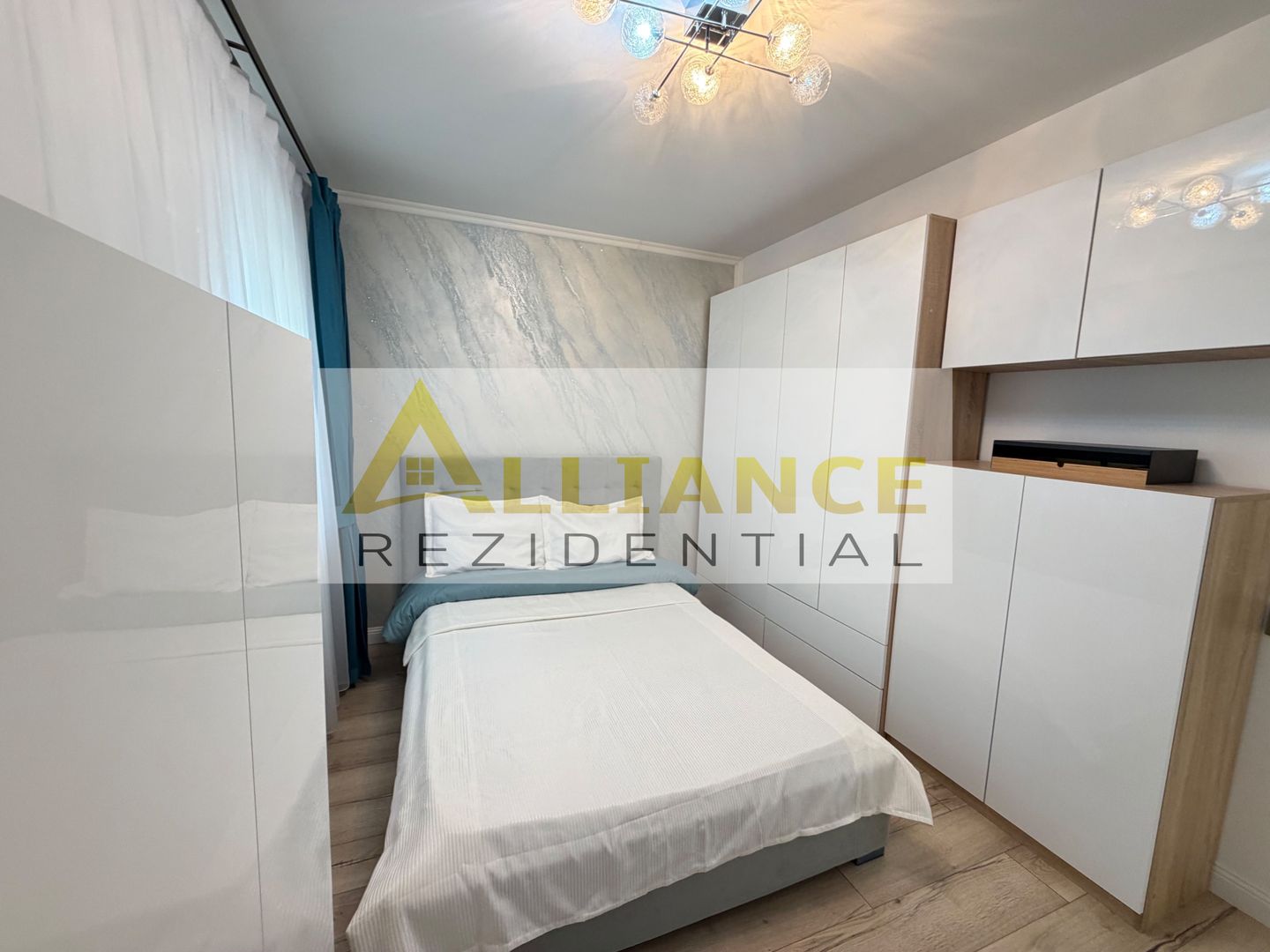 Casa P+1+M cu teren de 650 mp, piscina si curte complet amenajata - Poză 23