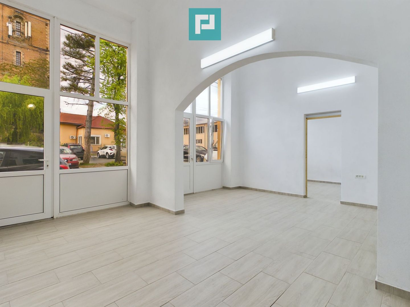 Spațiu comercial de vânzare central 80 mp - Poză 2