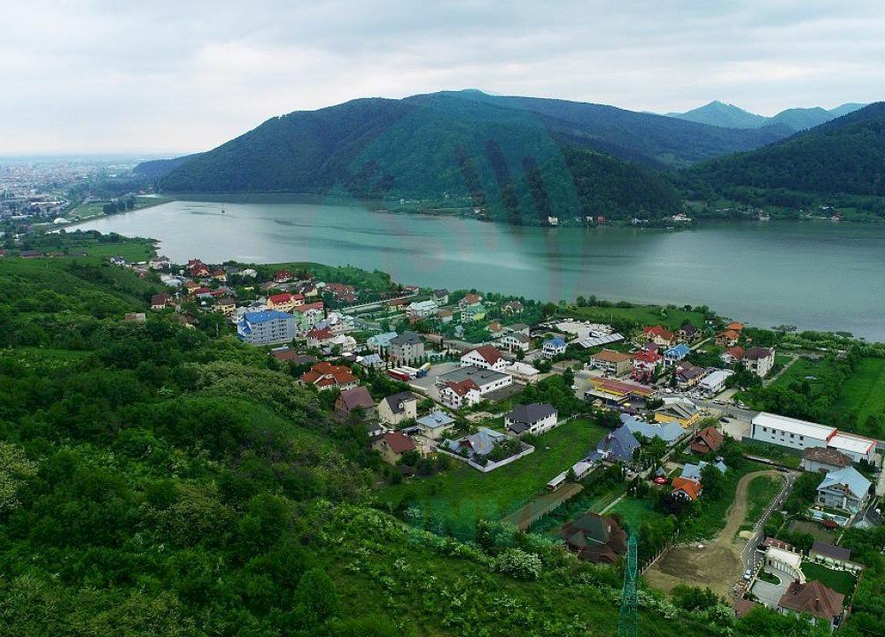 Vila spatioasa in zona exclusivista a orasului Piatra Neamt - Poză 4