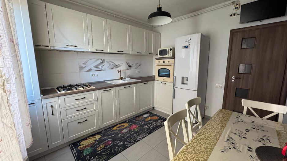 AP. 2 CAMERE, BLOC NOU, CENTRALA , BUCATARIE INCHISA , LOC DE PARCARE - Poză 2