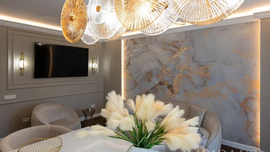 Apartamentcu 2 camere finisat lux in zona centrala - Poză 4