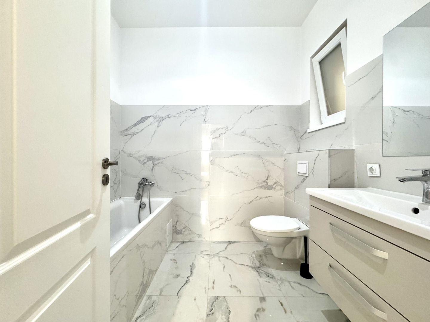 Duplex modern -  confort, eficiență și independență energeticǎ - Poză 9
