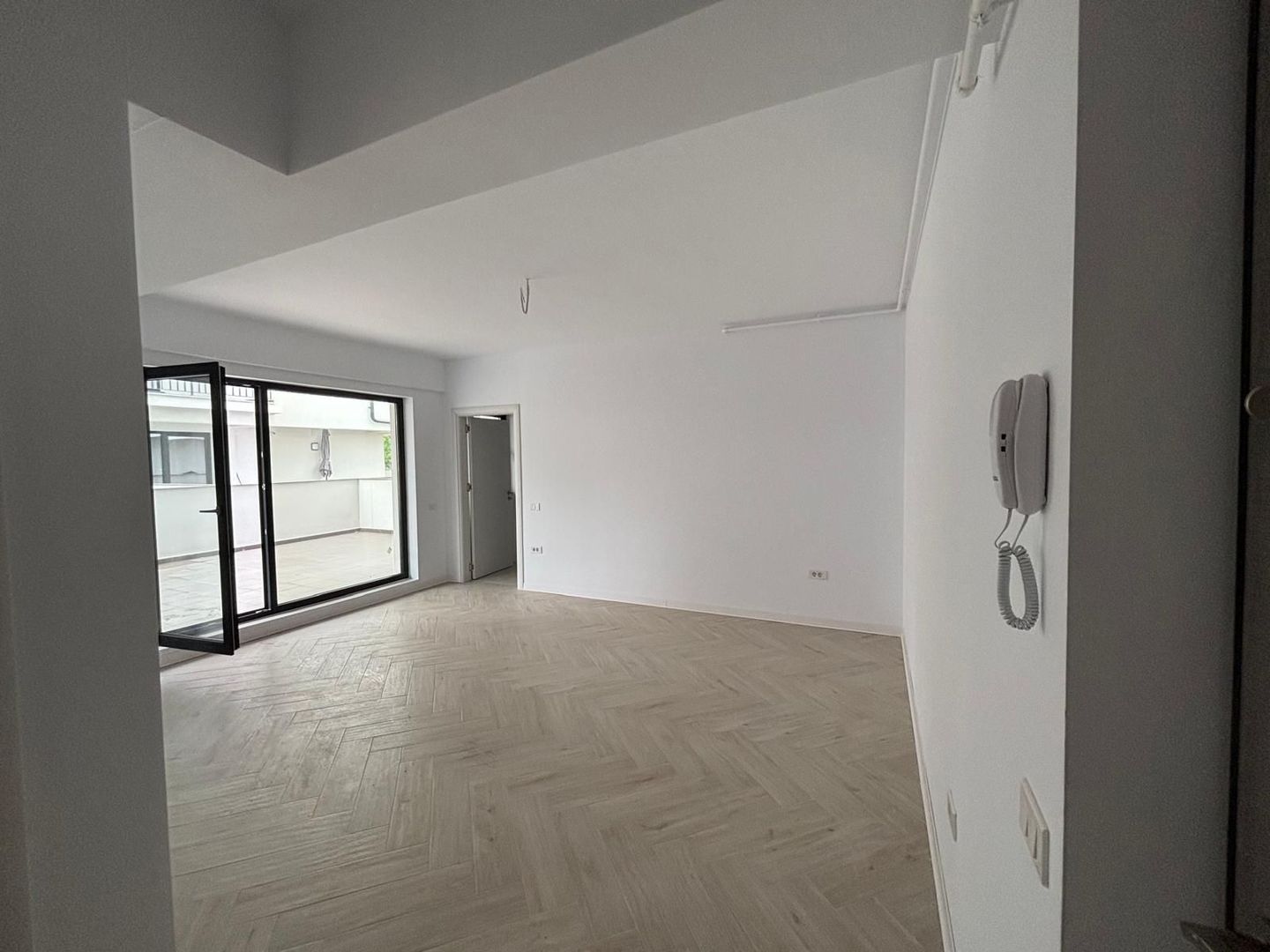 Apartament 2 camere Otopeni + terasă 30 mp | parcare subterană - Poză 3