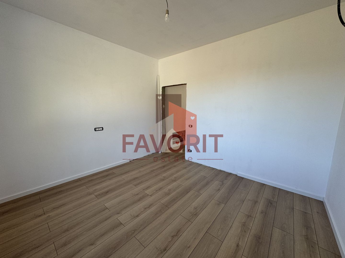 Finisat la cheie. Strada asfaltata. Zona Cora - Poză 2