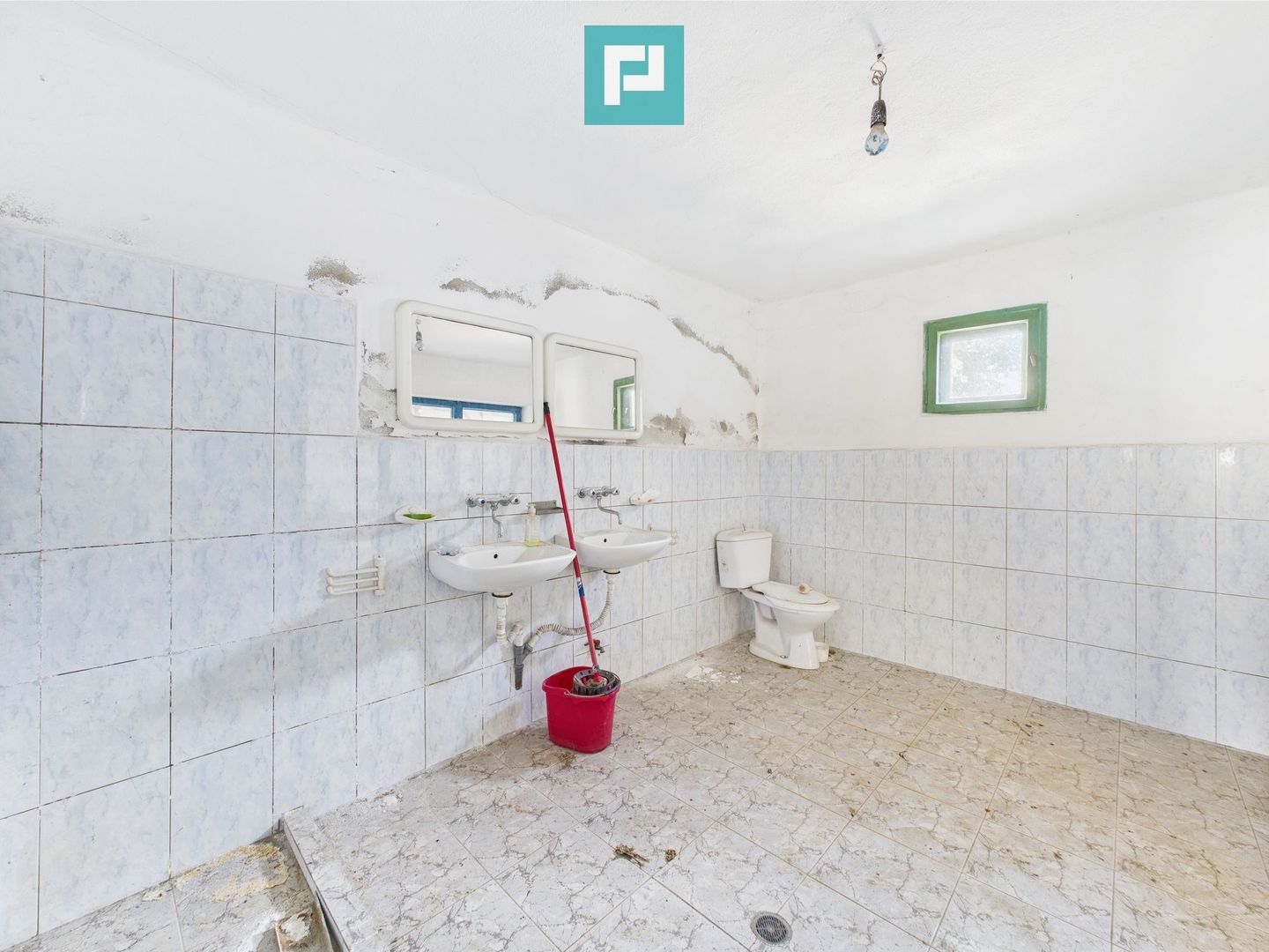 Clădire cu 5 camere cu teren și hală în Cenad - Poză 12