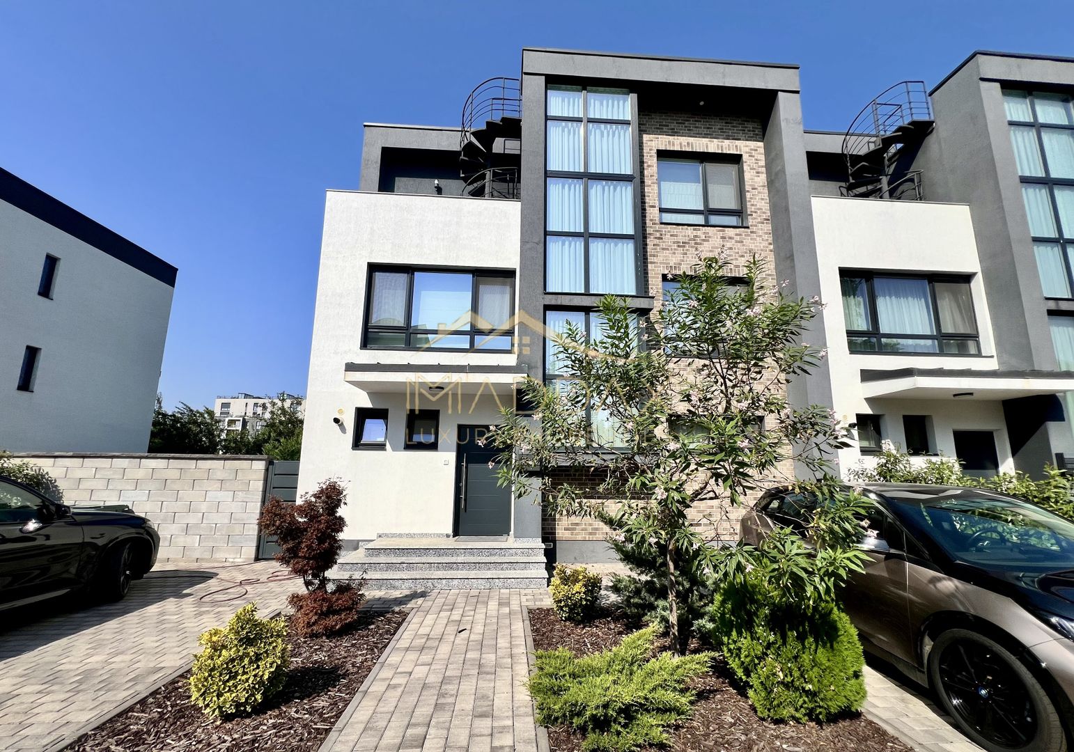 Vila LUX **5 camere**3 locuri parcare** Complex NOU//Sisesti - Poză 1