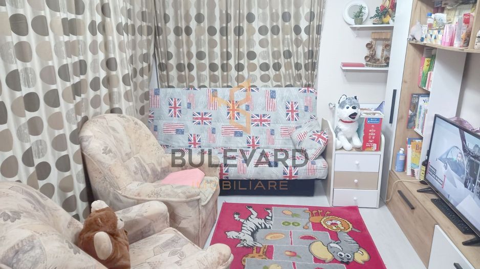 Apartament cu 3 camere, zona strazii  Florilor! - Poză 3