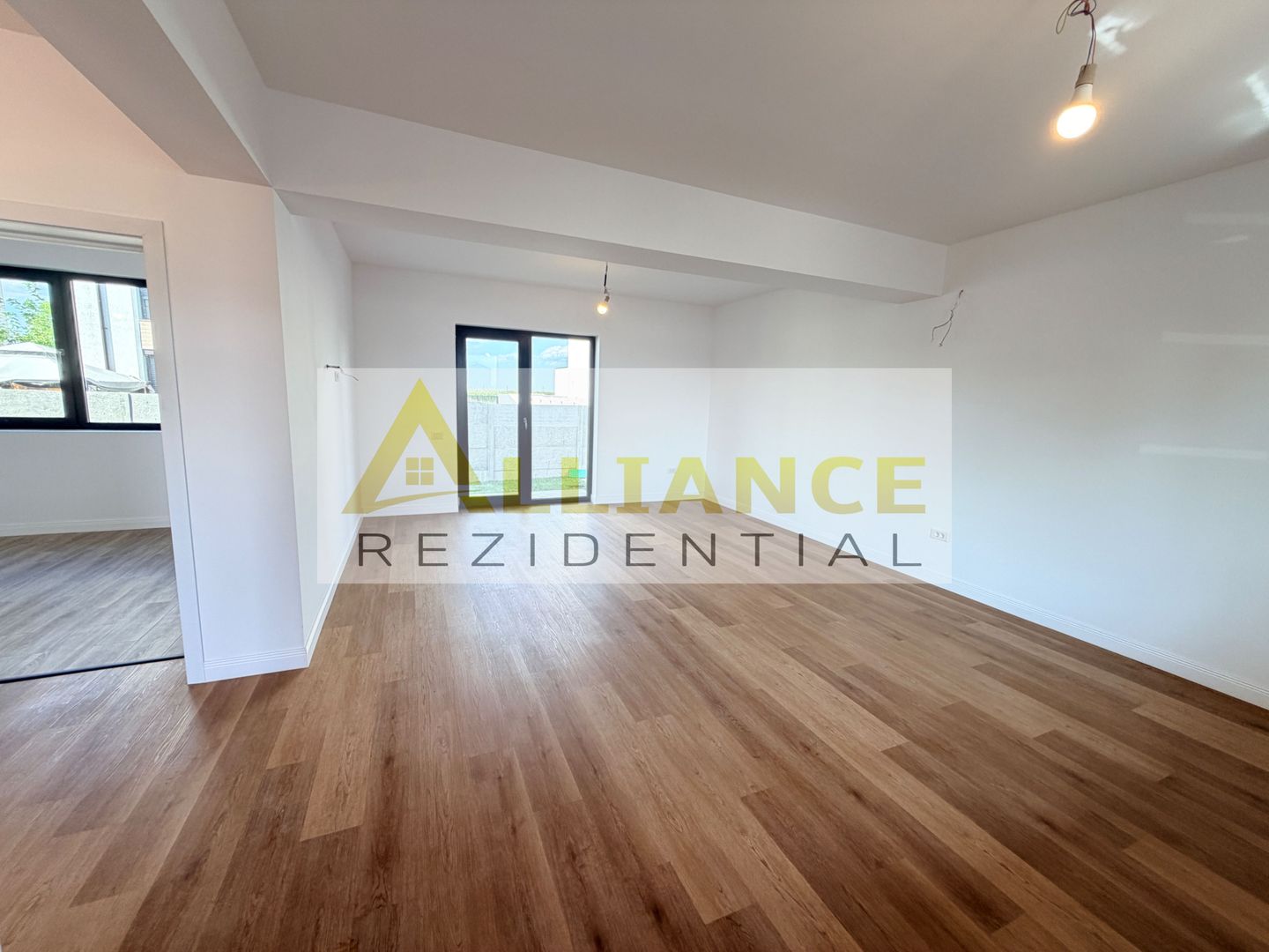 Casa P+M din caramida | Teren 280 mp | Incalzire in pardoseala si Tri - Poză 2
