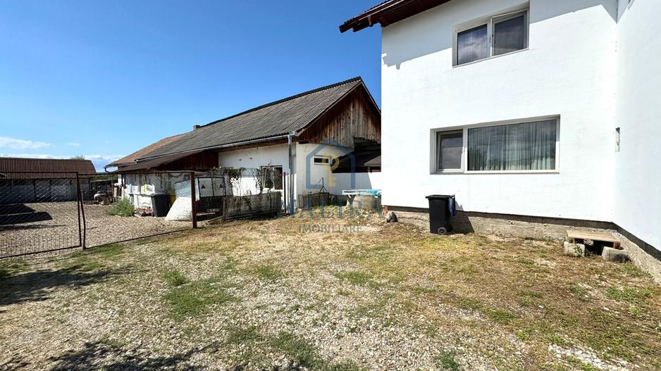 Casa spatioasa cu zona amenajata pentru ferma Cicarlau - Poză 3