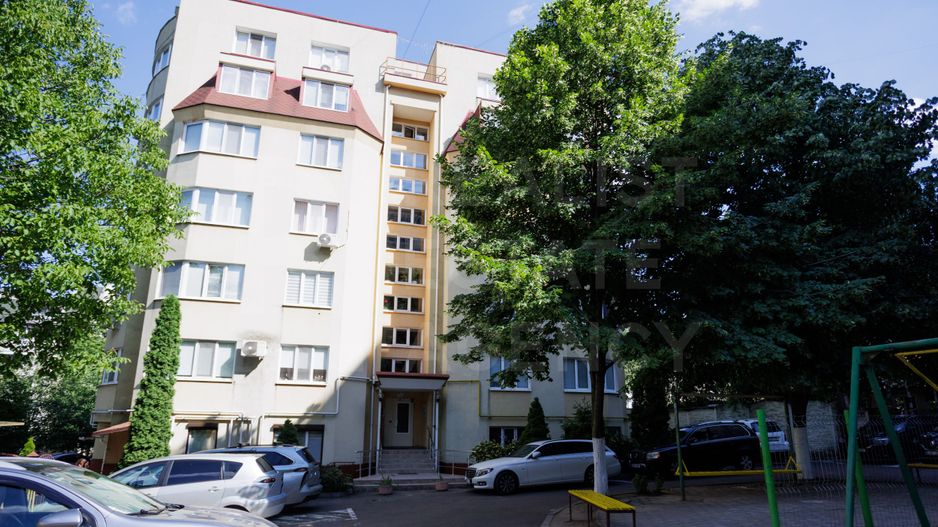 Vânzare, apartament, 3 camere, str. Onisifor Ghibu, Buiucani - Poză 1