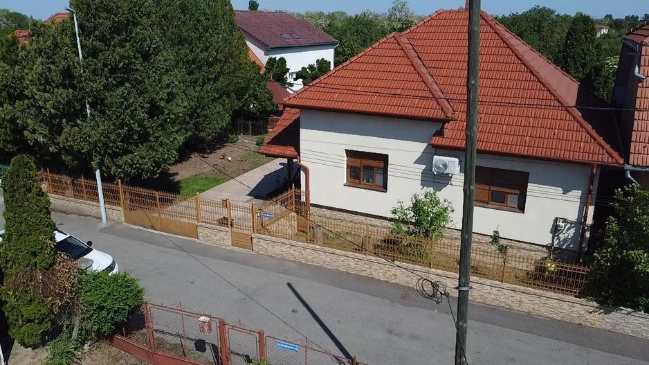 Oportunitate rara: Casa zona Titulescu cu teren generos 37.48 Ar - Poză 1