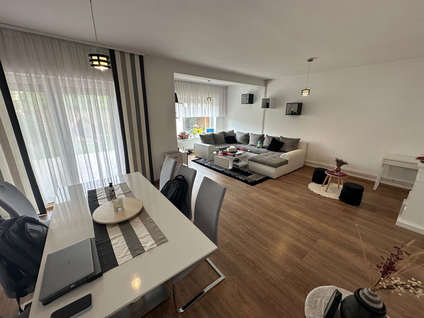 Casă / Vilă cu 5 camere zona Lunei - Poză 11