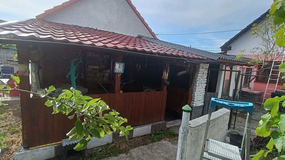 Casă de vanzare cu 4 camere 107 mpu pivnita anexe curte gradina Sebes - Poză 12