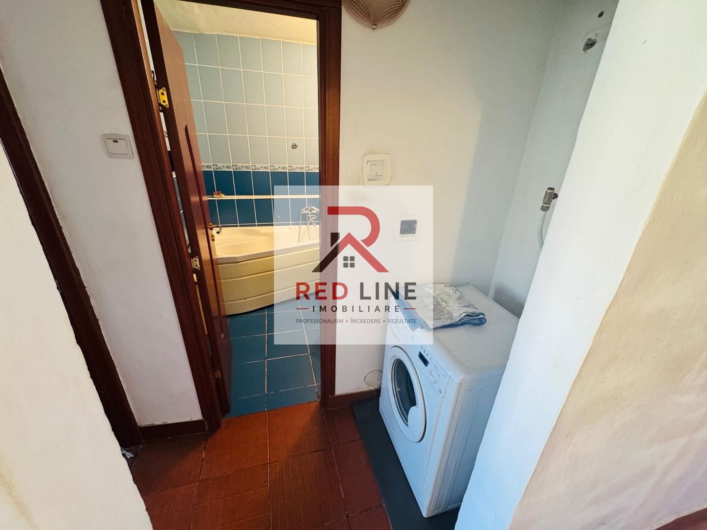 Apartament 3 camere, decomandat,etaj 4 (zona centrala Hotel Traian) - Poză 6