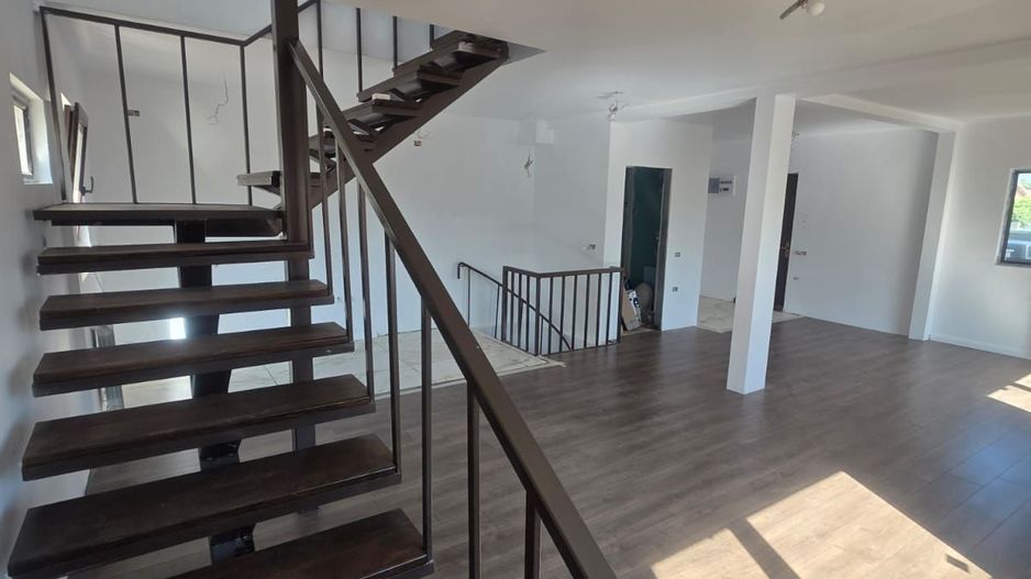 Vila Modernă și Complet Renovată în Otopeni – Oferă Confort și Accesibilitate - Poză 11