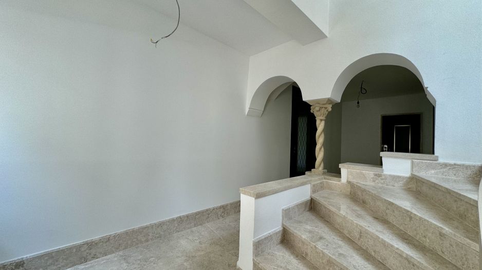 Primaverii vila 650 mp stil arhitectonic neoromanesc - Poză 2