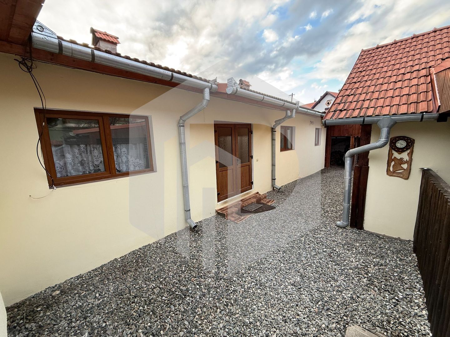 Casa individuala } Orlat | 250 mp Teren | Terasa inchisa - Poză 2