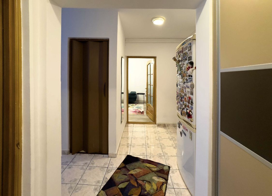 Apartament 2 camere decomandat, renovat,mobilat,utilat,centrala - Poză 1