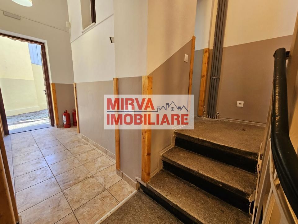🏢 Spațiu de birouri – 5 camere, 3 băi – Mansardă vilă, Central - Poză 45