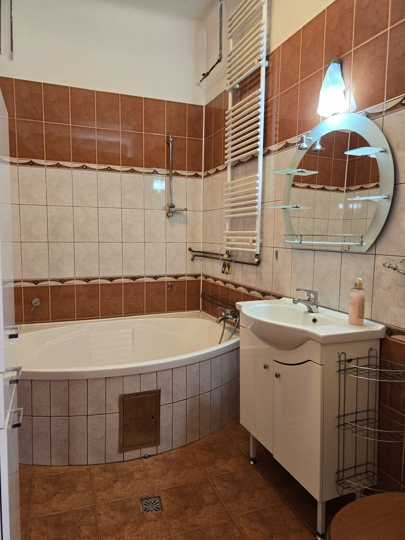 Casă cu grădină in zonă centrală - Poză 13