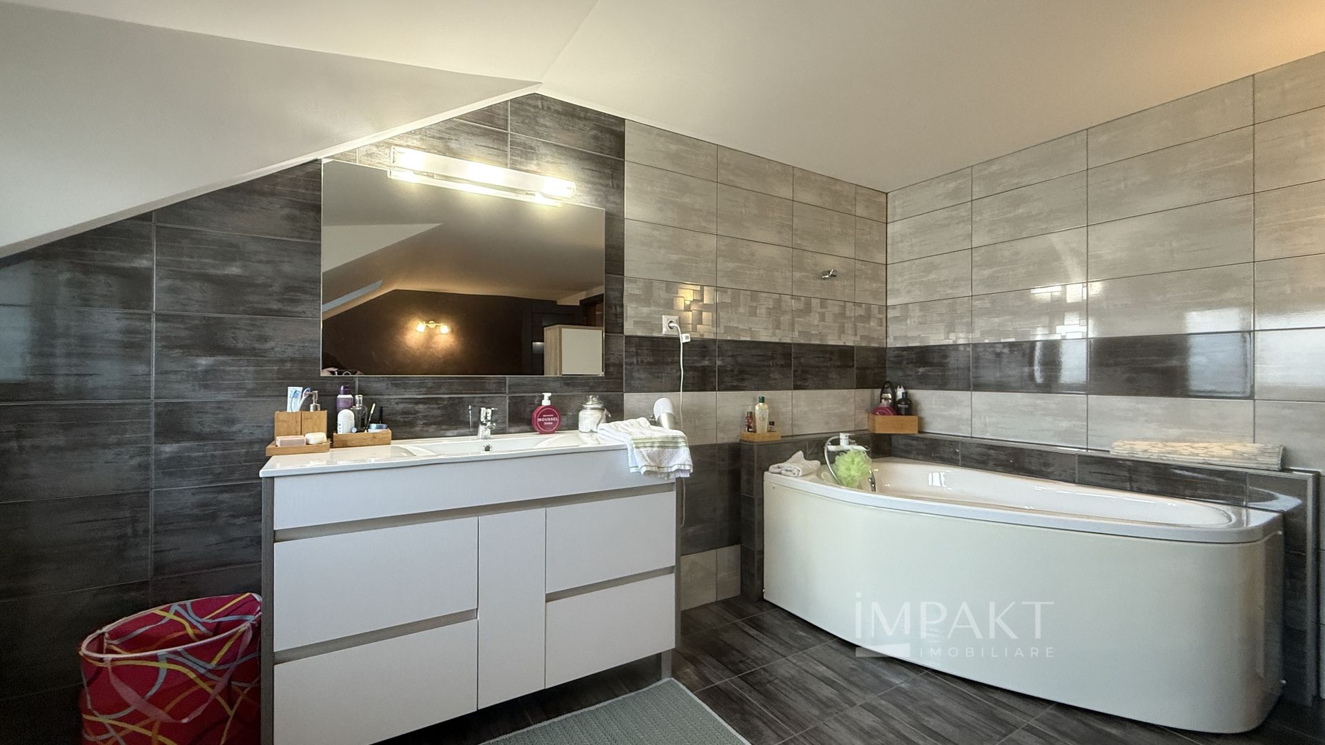 Vila deosebita cu 5 camere pe o strada privata in Borhanci - Poză 11