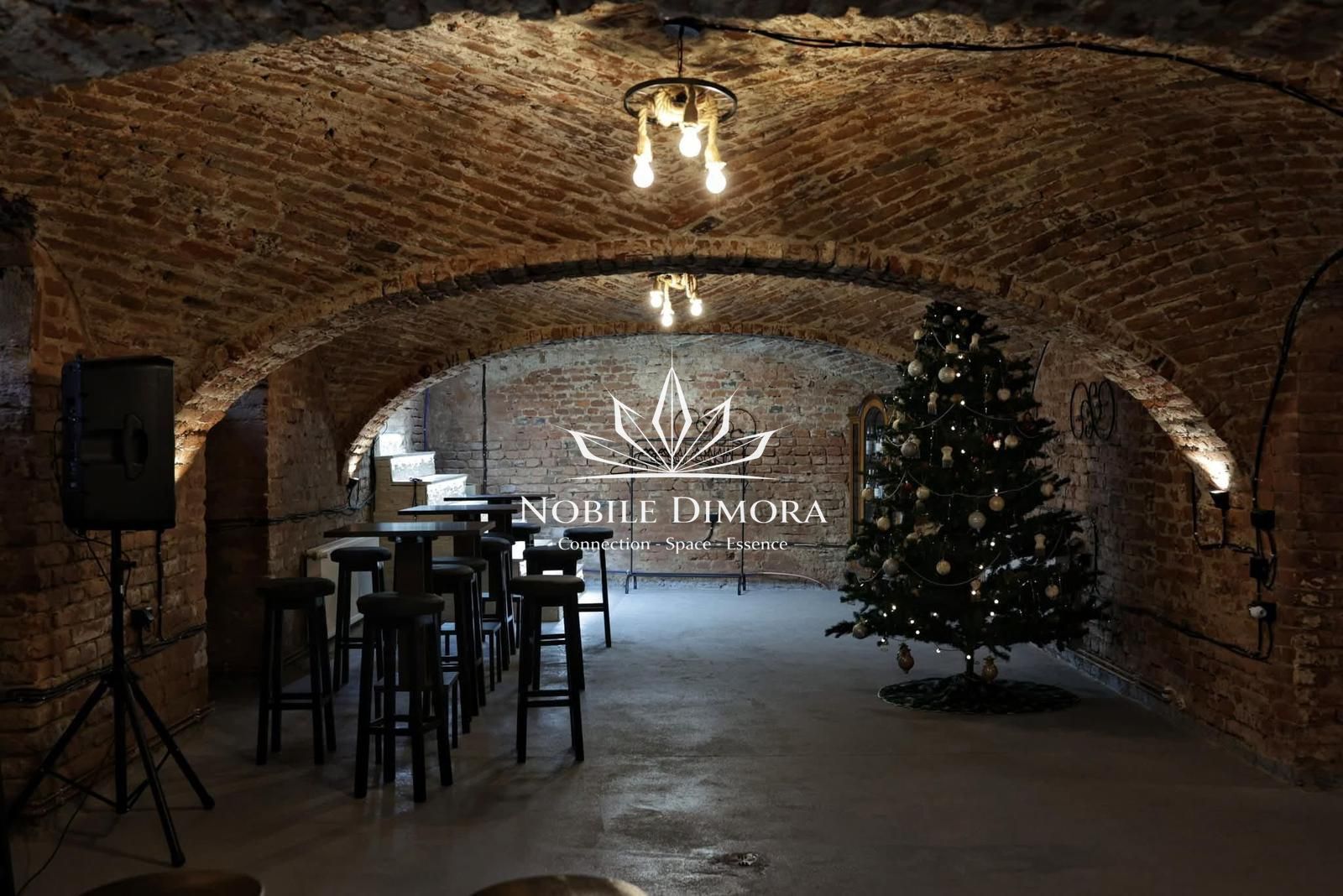 SAD - Spatiu comercial central de 160mp - ideal pentru cafenea, crama, magazin - Poză 1