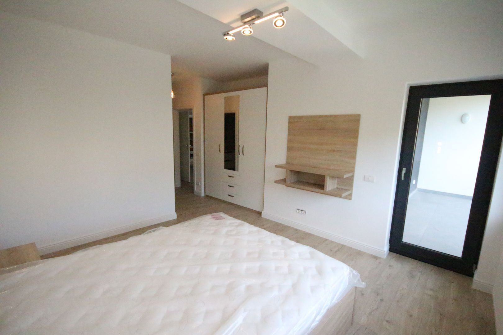 Apartament 4 camere de vanzare în zona Elisabetin - Poză 7
