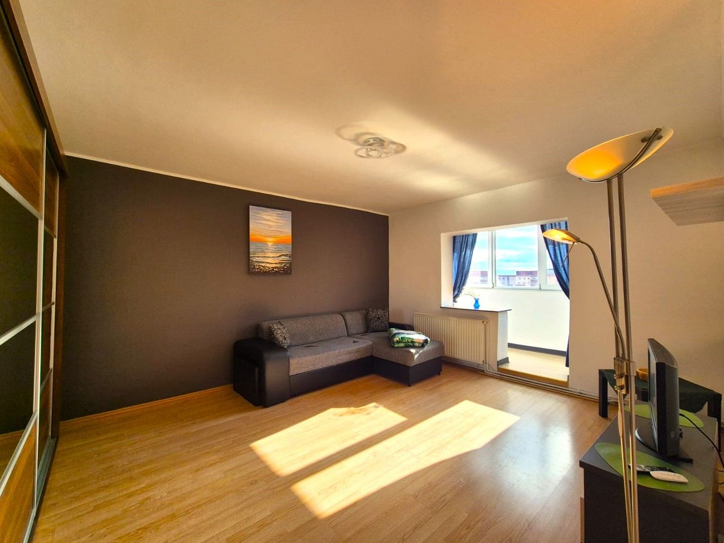 La 5 minute de Centru  - garsoniera spațioasă, pet friendly, priveliste frumoasă - Poză 2