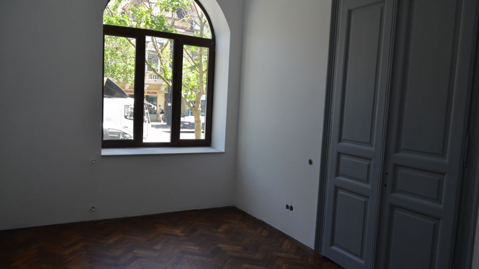 Apartament renovat in zona centrala - Poză 5