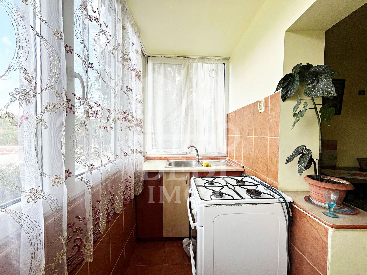 Apartament cu 3 camere de inchiriat, zona Rogerius, Oradea - Poză 8